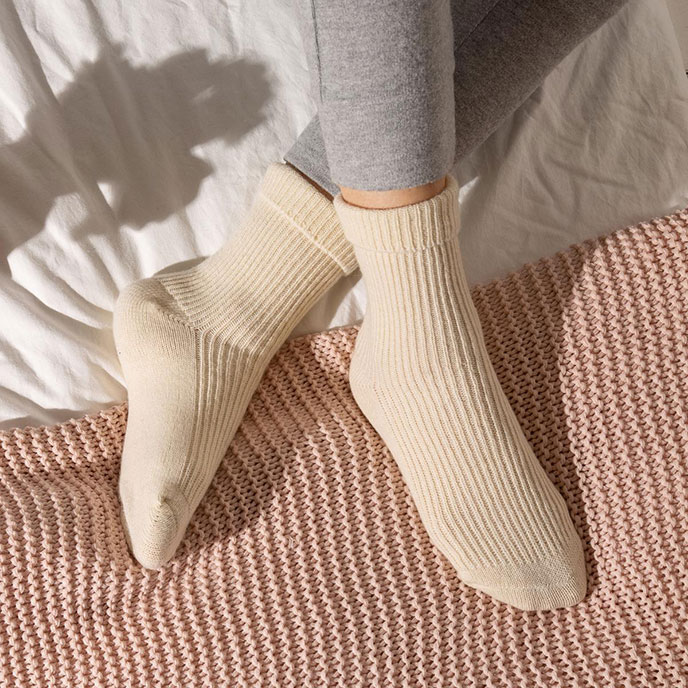 totes Ladies Single Pack Cashmere Bed Socks Natural Extra Image 2